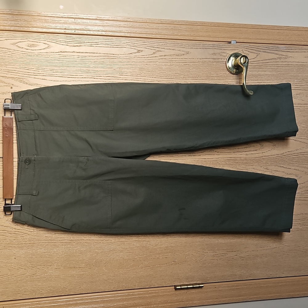 NWOT TALBOTS High-waisted cropped pants.